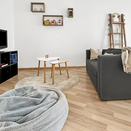 T2 Moderne Terrasse, Parking, Proche Commerces *