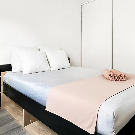 Apartment T2 Moderne Terrasse, Parking, Proche Commerces