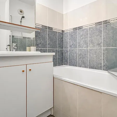 T2 Moderne Terrasse, Parking, Proche Commerces