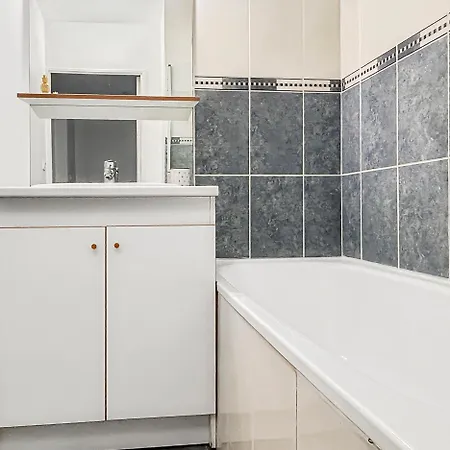 T2 Moderne Terrasse, Parking, Proche Commerces Apartment *